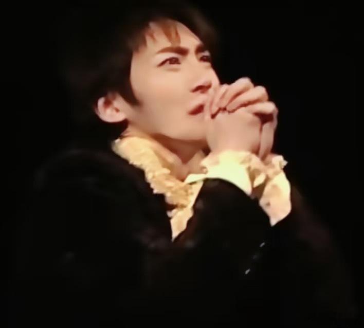 突然get到了郭京飞 谁被郭京飞年轻时的颜值戳中审美！俊朗外形+清爽气质，帅得毫