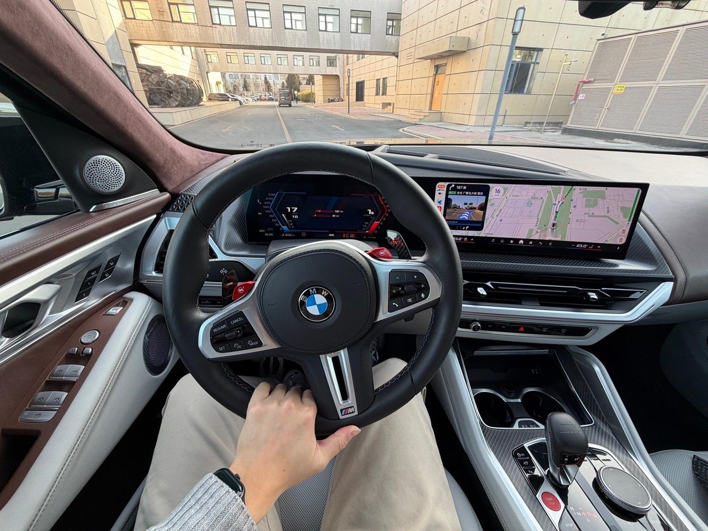 这周开BMW XM猜一下这款什么配置？ 北京·望京科技园