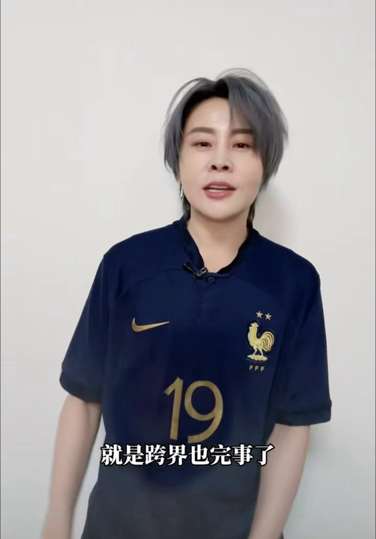 李小冉叫王濛我的体育生氛围感直接拉满！李小冉暖心留言“你终于来了，我的体育生”，