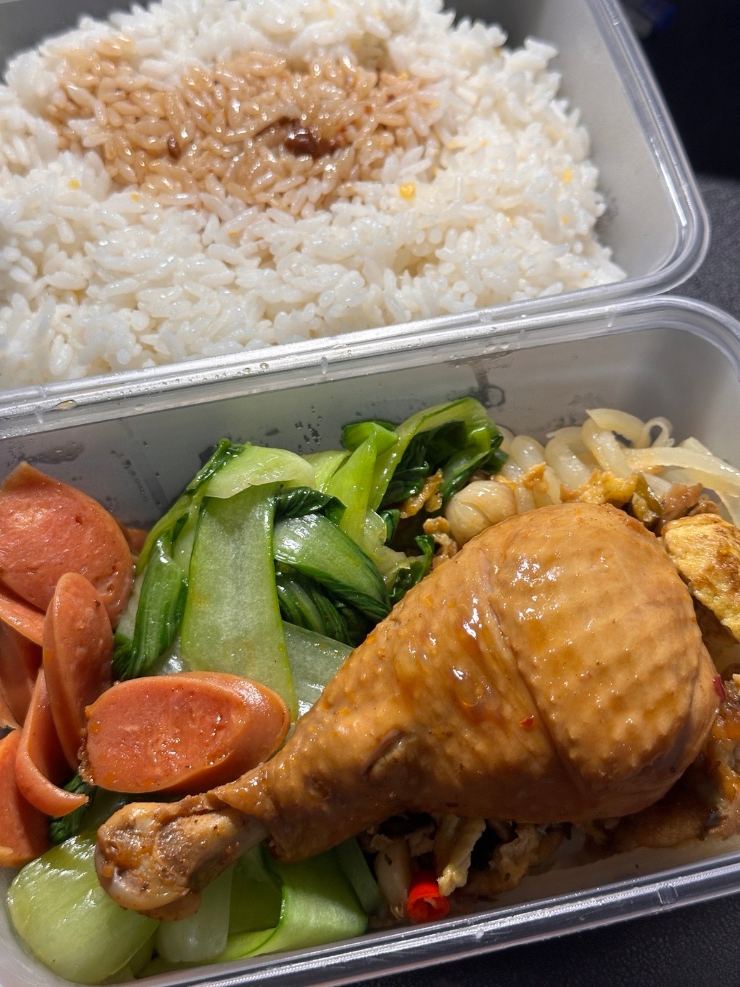 今天基本是暖色调！还有几包未出镜的卫龙辣条😜 ​​​