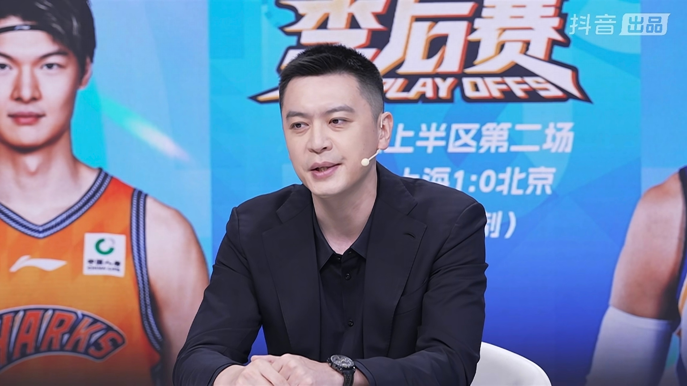 一边听抖音杨鸣指导解说，一边听快手继伟解说，一边咪咕看米兰比赛听大圣李彦解说，这