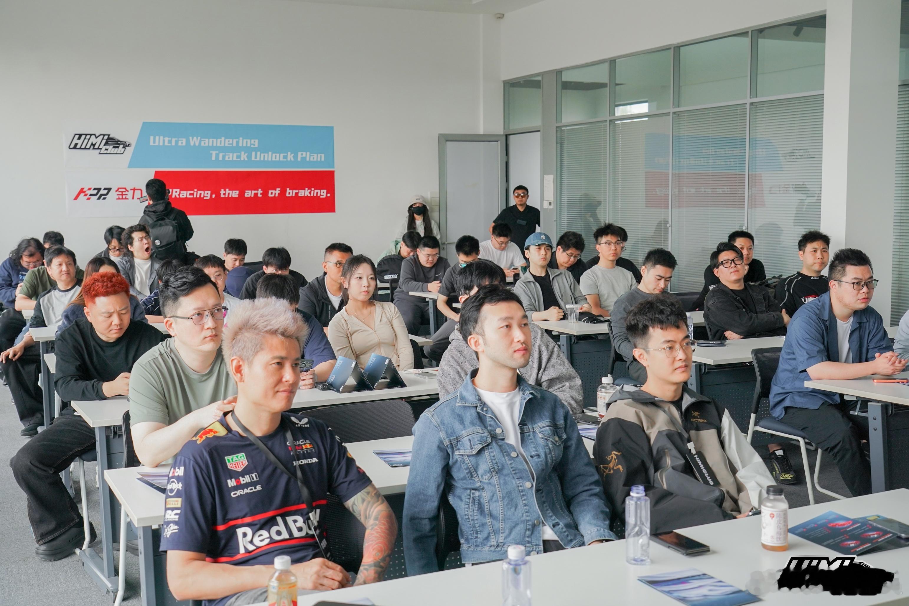 以热爱之名，赴一场赛道之约——小米SU7 Ultra车友U南向北-赛道解锁计划纪