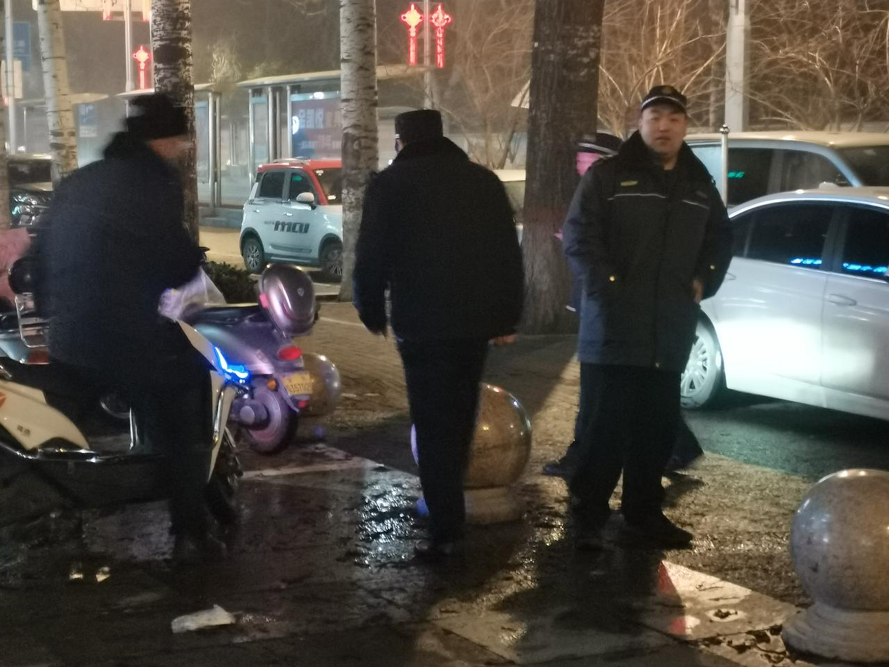 城管夜晚在一线！新春走基层随手拍自中州路与华林街交叉口（44）