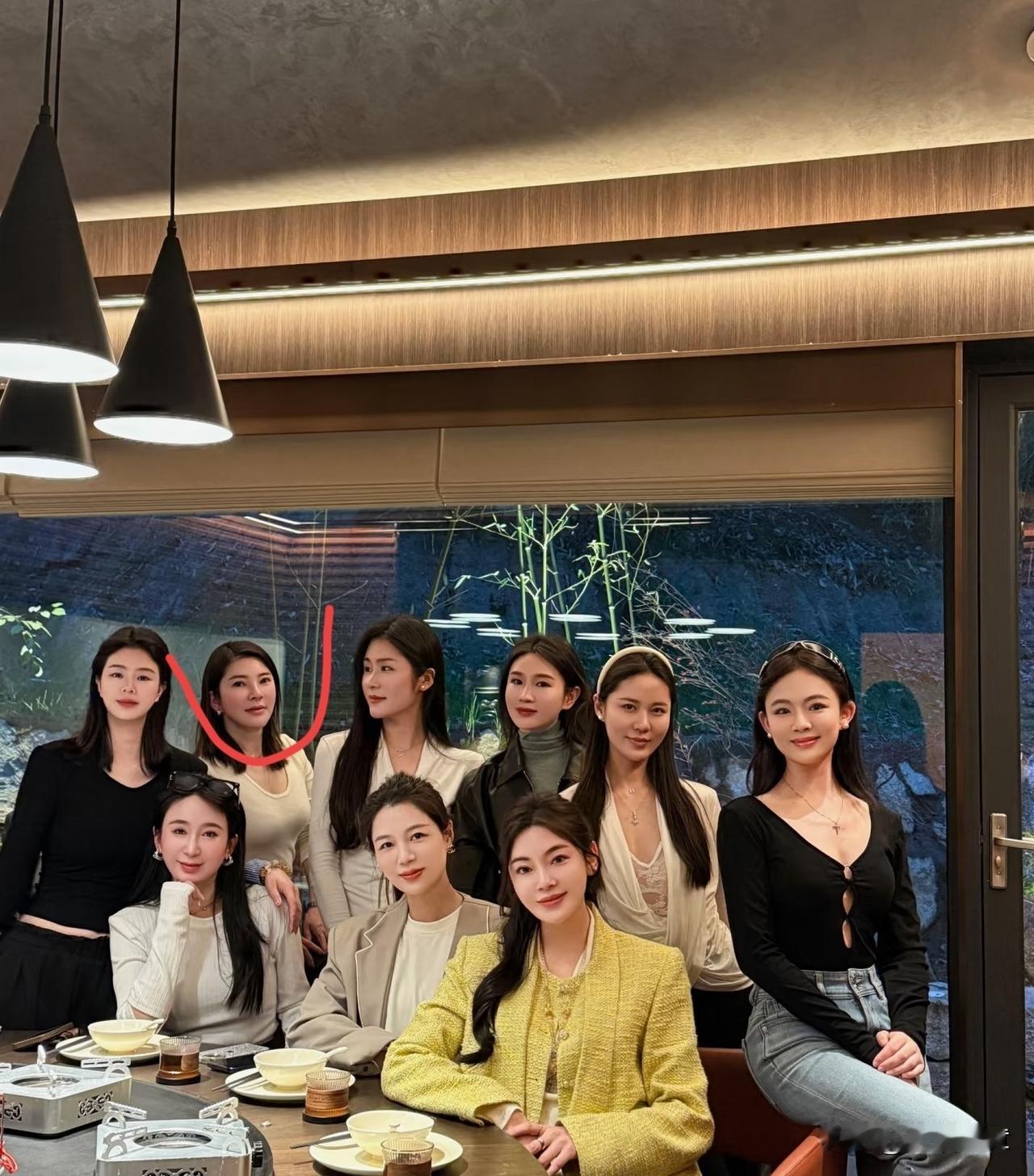 名为“左二”的美丽镜像，大家都这么觉得吗。

总有人说，99%的男人都喜欢左二，