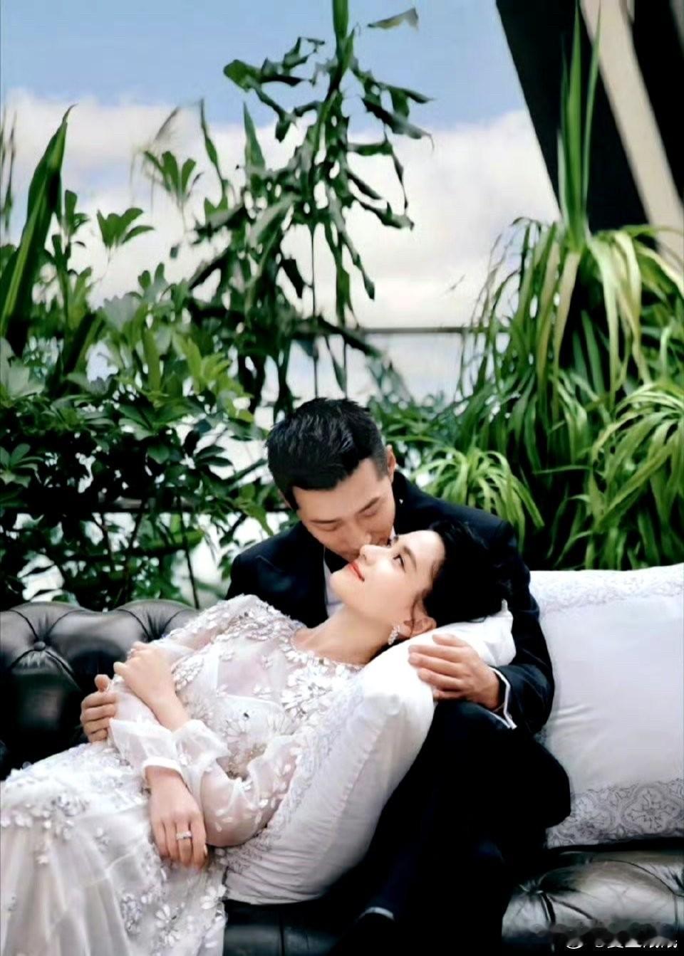 向太曝富家女嫁男演员在闹离婚  
你以为是向太大嘴巴，说别人隐私博流量
其实她是