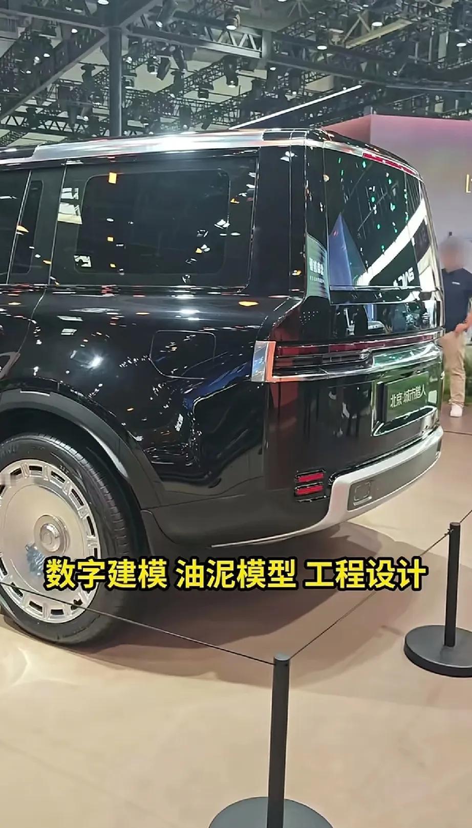 2026年路虎揽胜有没有在北京参展？
 
遮住车标，能认出几辆？
北京车展第二天