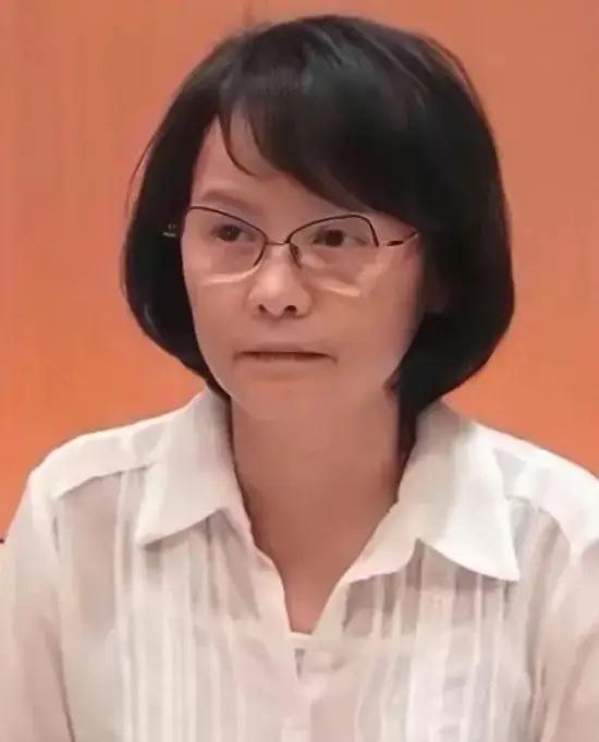 台湾一名普通历史女老师一句话，让14亿人破防！她说：“大陆要统一，不是要征服，只
