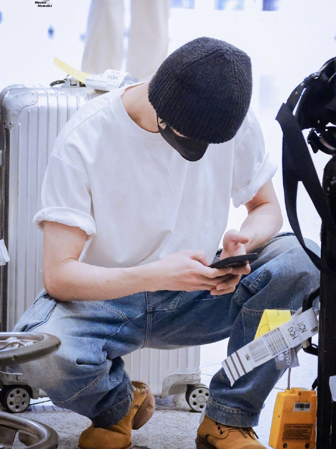 朴志晟行李被上了海关锁朴志晟你从埃及带了什么 朴志晟从埃及返程回国，行李箱被海关