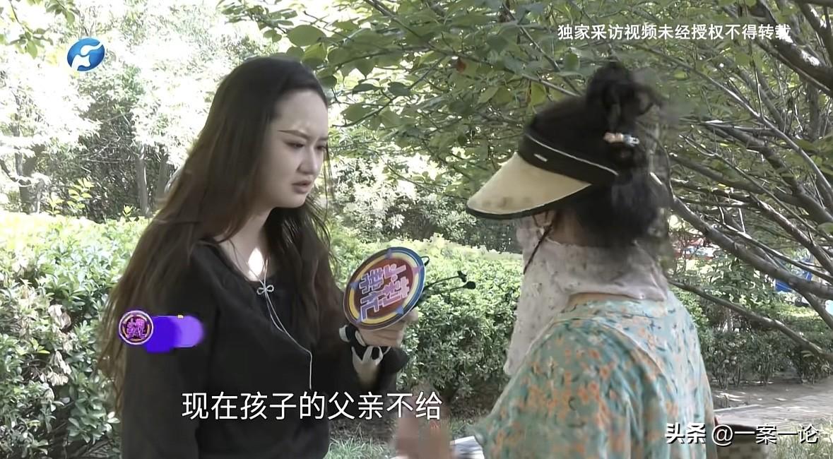 河南郑州，男子儿子即将上大学，他给买了电脑，还承诺会拿10万费用，他希望儿子给爷