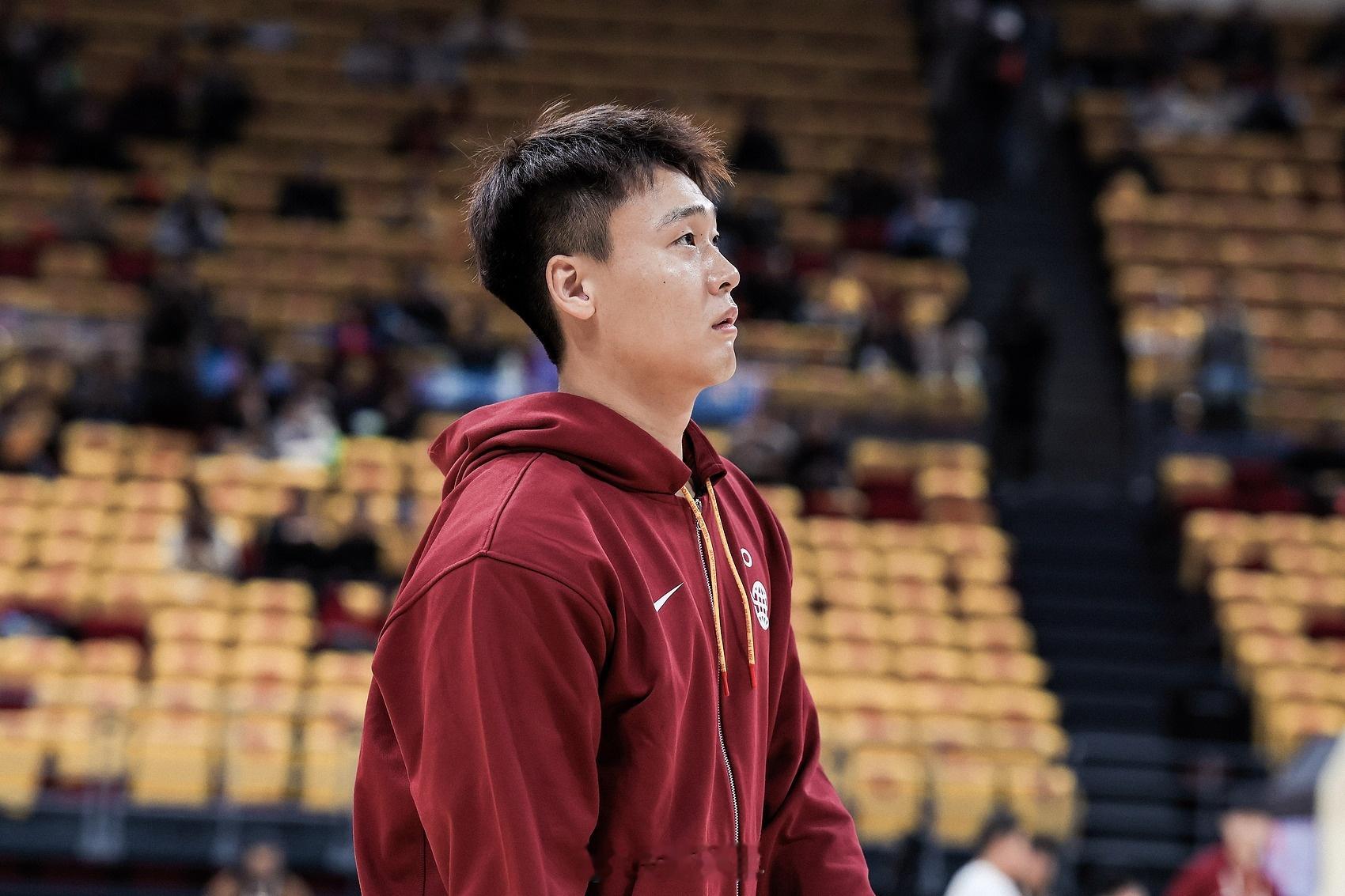 今晚赵睿还是不打，那这场比赛就很微妙了，看看教练组能不能把之前亚洲杯上的东西重新