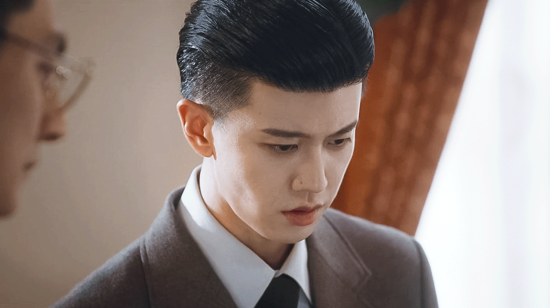 任嘉伦这段有TVB那味了任嘉伦风与潮这个背头造型有TVB那味儿了，台词掷地有声，