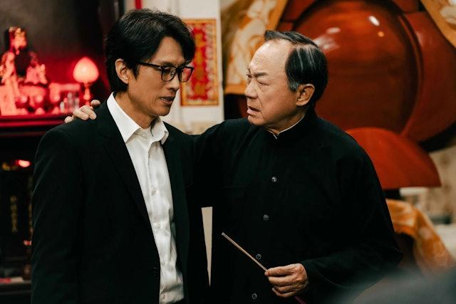 现年64岁的黄子华有「子华神」之称，主演多部电影均叫好又叫座，由《饭戏攻心》、《