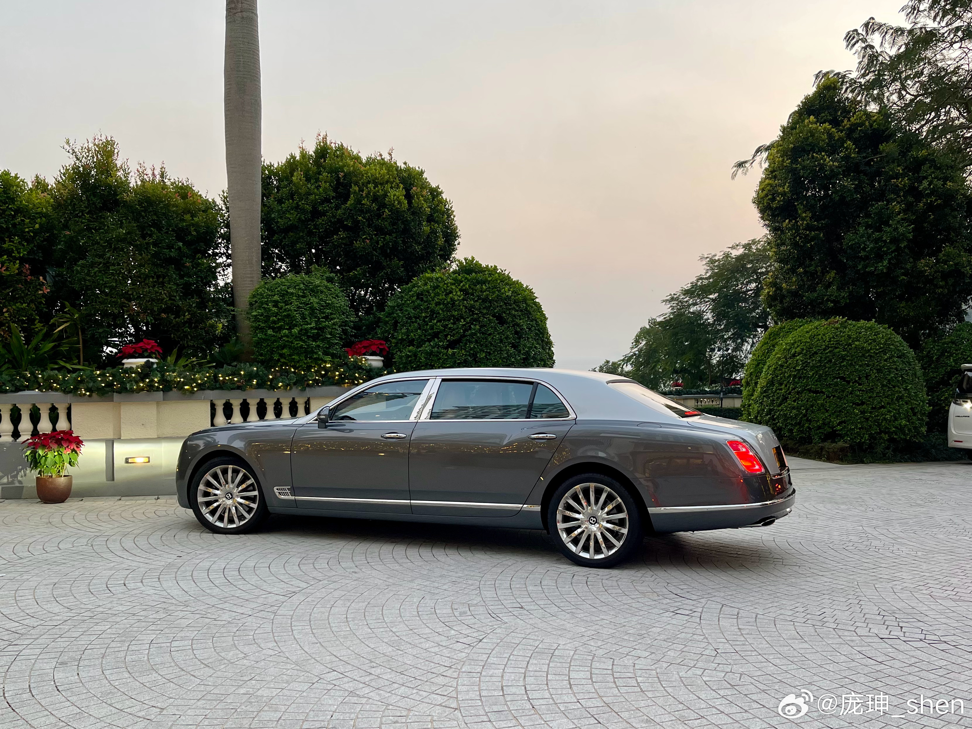 #shen车视界# 双色慕尚是真的优雅[爱你] ​​​
