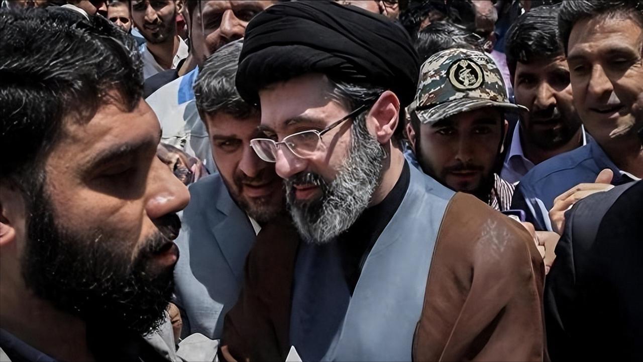 伊朗最高领袖发声了！直接扔出两个“王炸”！
 
当地时间4月5日，伊朗最高领袖外