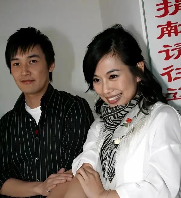 2007 年冬天，张铎第一次带比自己大 8 岁的陈松伶回家见父母，他紧张得提前给