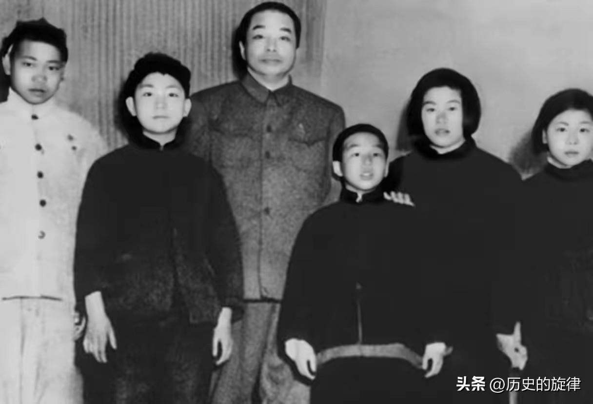 彭德怀晚年最放心的托付：落难后只让侄女找两人，尽显至纯战友情
 
纵观开国将帅的