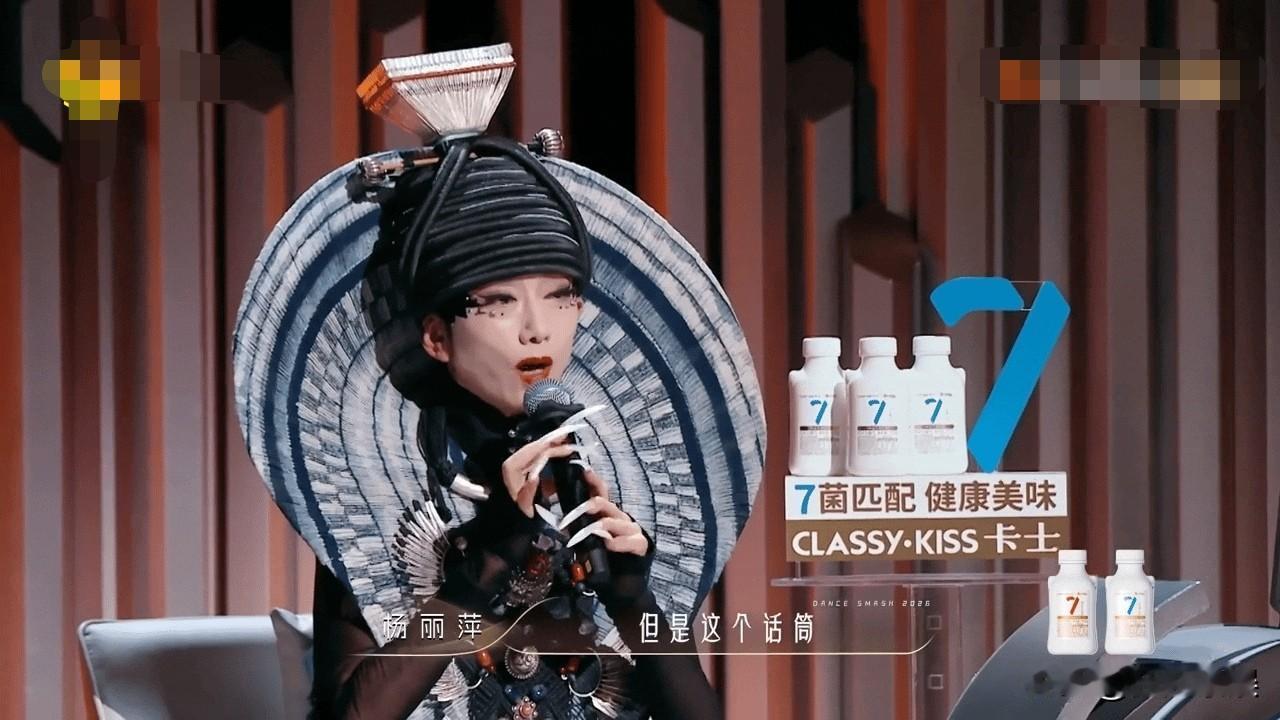 何炅，被杨丽萍说哭了！

10月27日，在《舞蹈新风暴》录制现场，一向擅长控场的