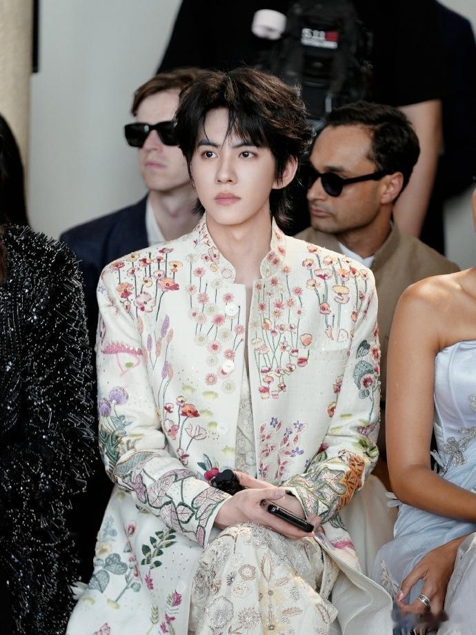 F风尚志刘轩丞巴黎高定周身着Rahul Mishra 2024秋冬高定《Aura