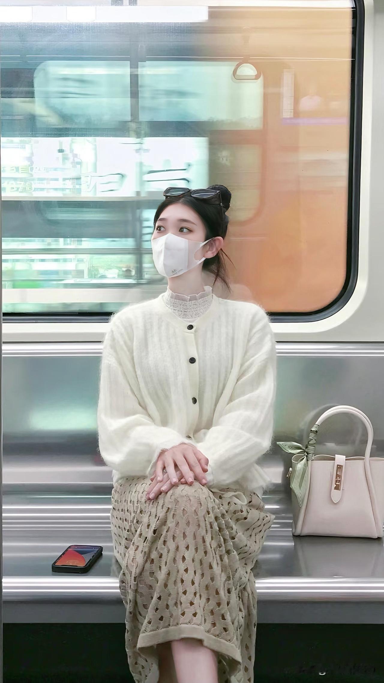 会议“新手村”

今天领导跟我说，安庆那边要开个会，她去不了，打算派我去，说是为