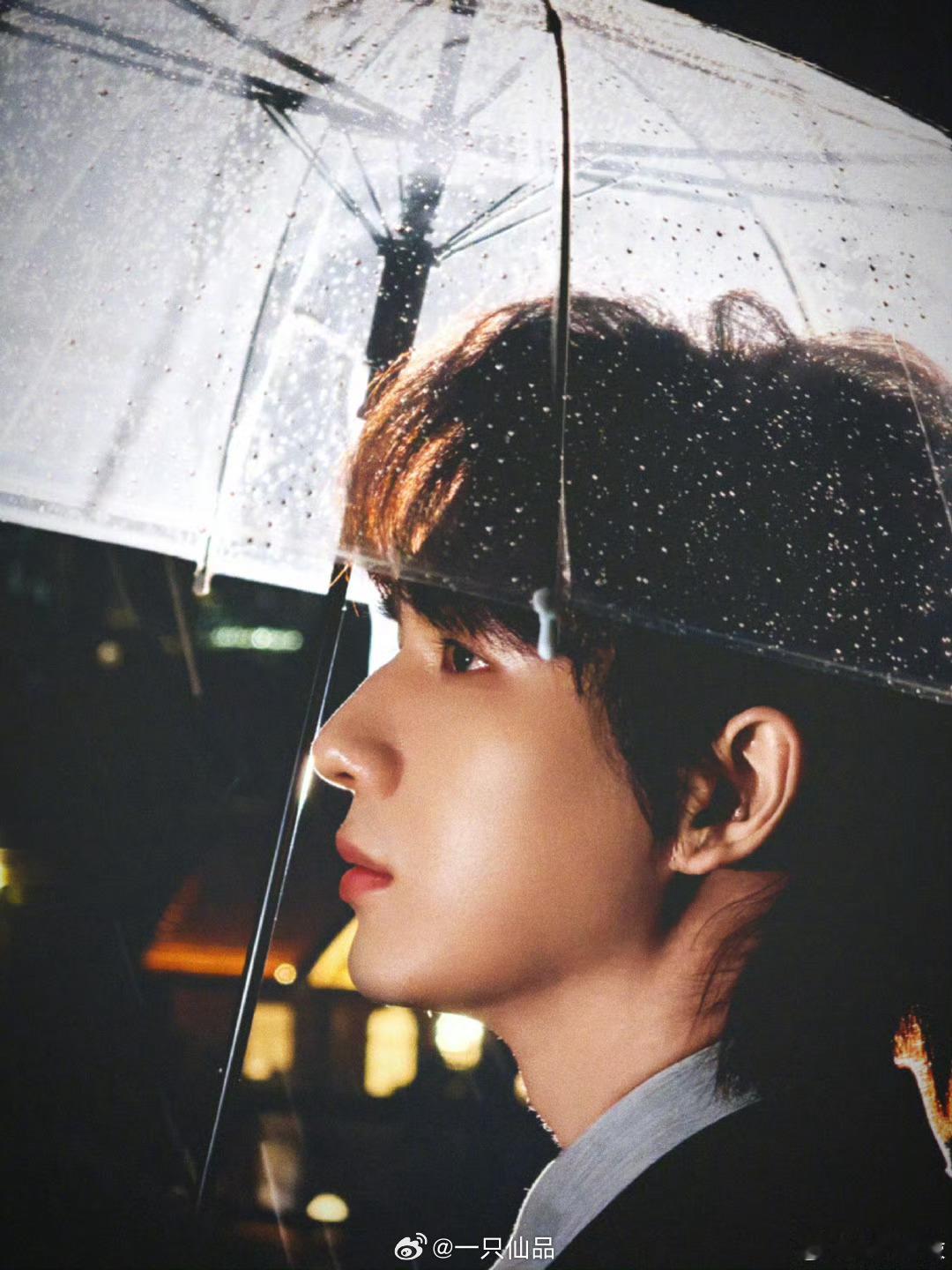 李宏毅的侧颜无敌。太完美了太帅了