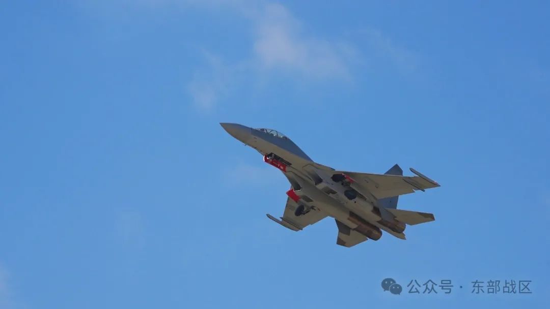 东部战区空军航空兵某旅新进飞行员改装飞行训练 ​​​