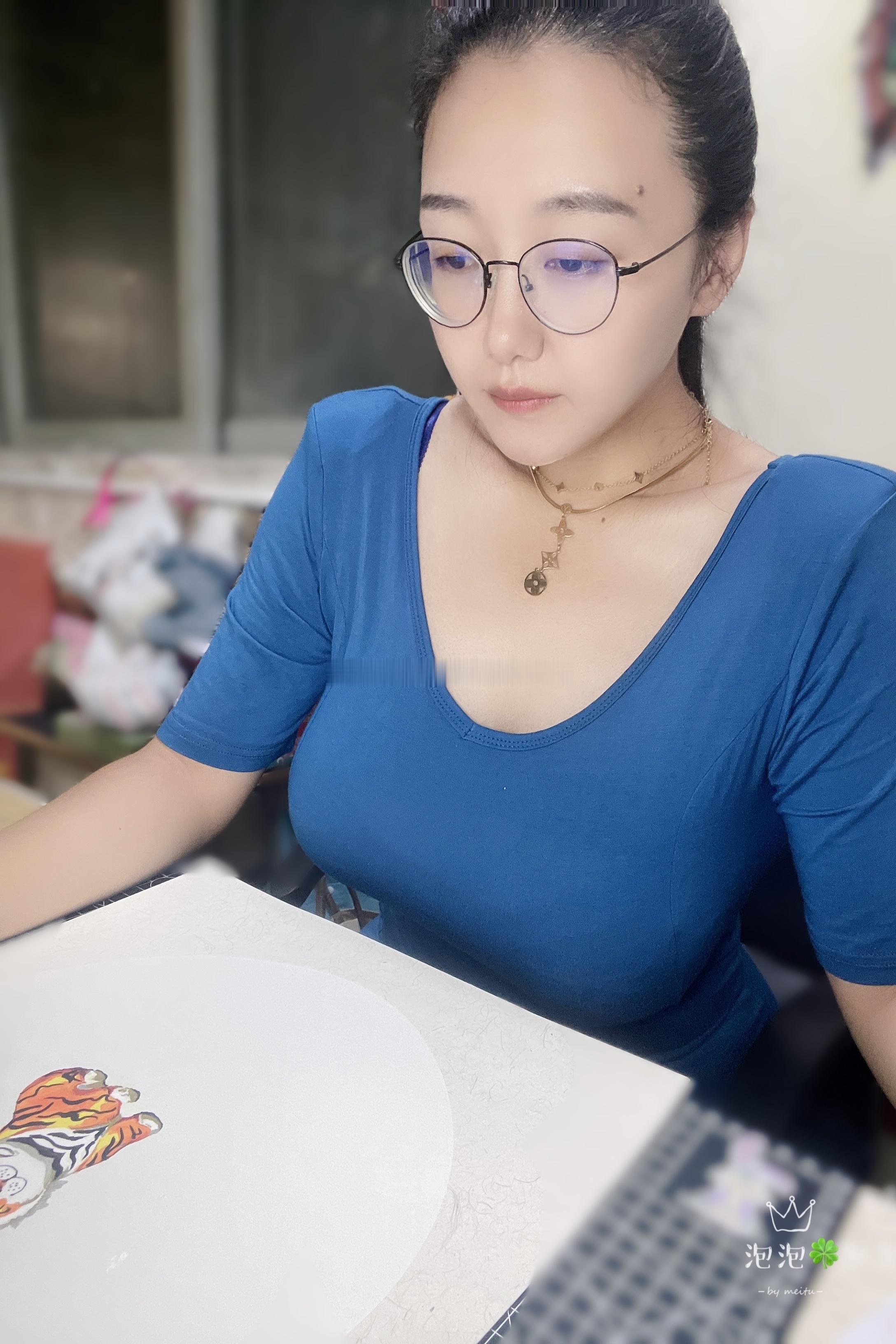 有人订花画，可惜没空画~哈哈~啥时候有人订花就有空收了~#母亲节快乐##泡泡四叶