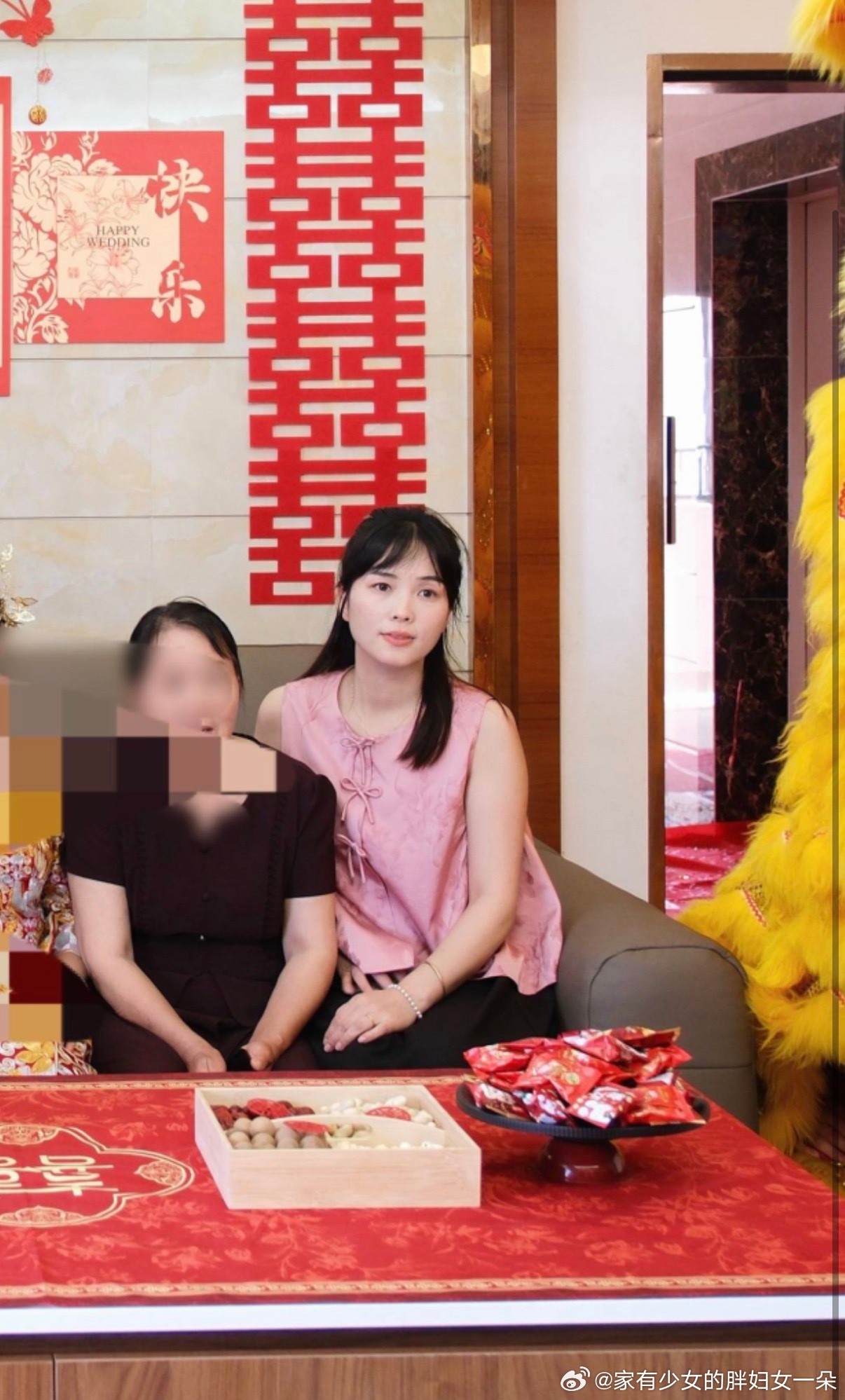 咱电子闺蜜穿这件真的好好看，温婉大气！参加喜庆的场合好合适啊，又好看又不扎眼