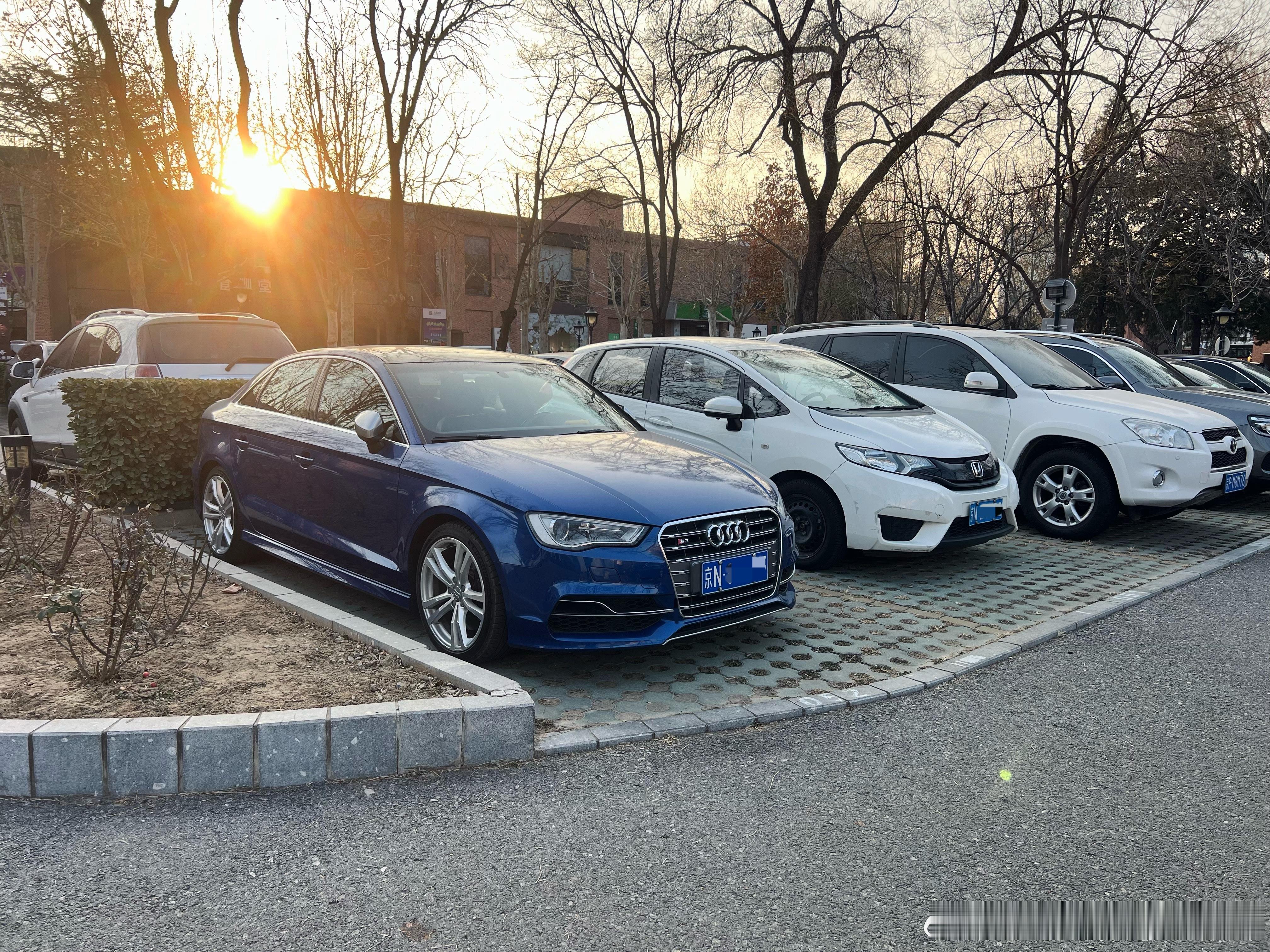 北京明天的雪到底稳不稳？这关系到我今晚究竟要开哪台车回家。我与汽车的日常 北京