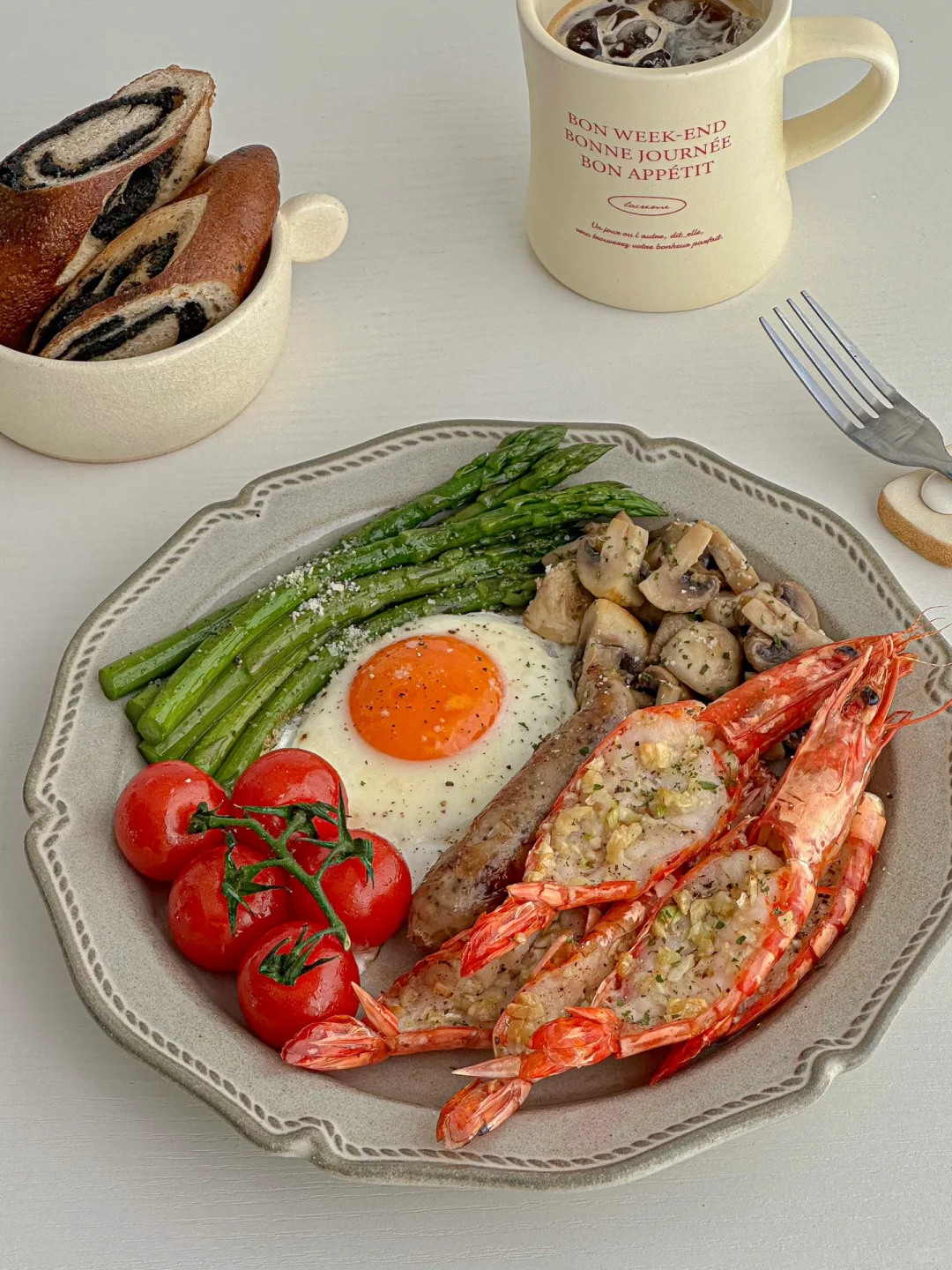 🍴Brunch🧈蒜香黄油烤大虾🦐芦笋口蘑拼盘～