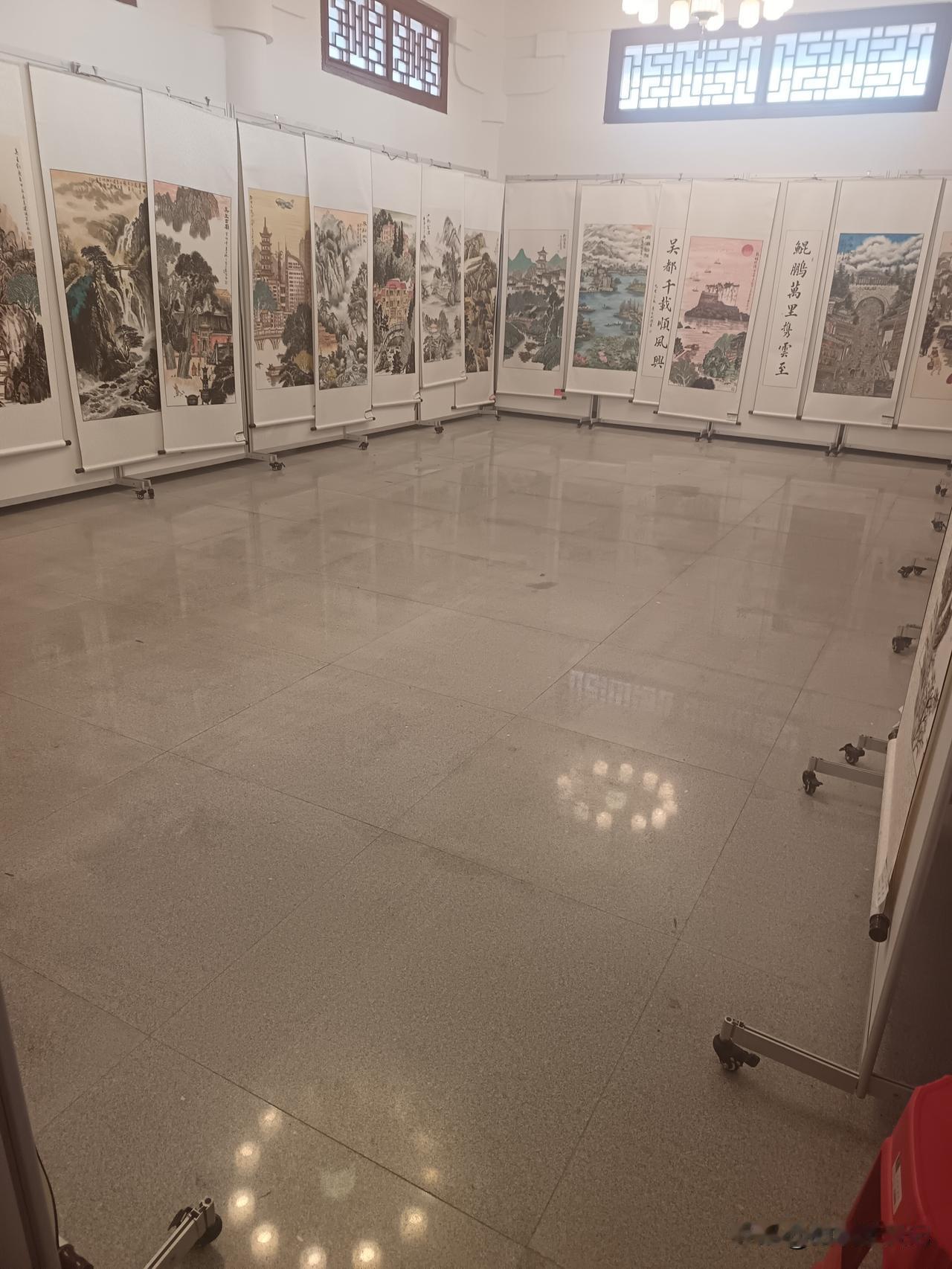 上联:五湖四海聚头条
下联:八方来财汇今日[彩虹]