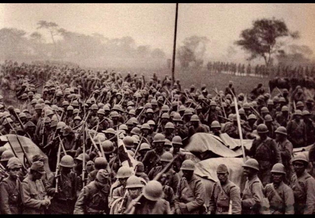 老照片欣赏：  上世纪 全面抗战 开始初期 （1937-1938年），由日本随军