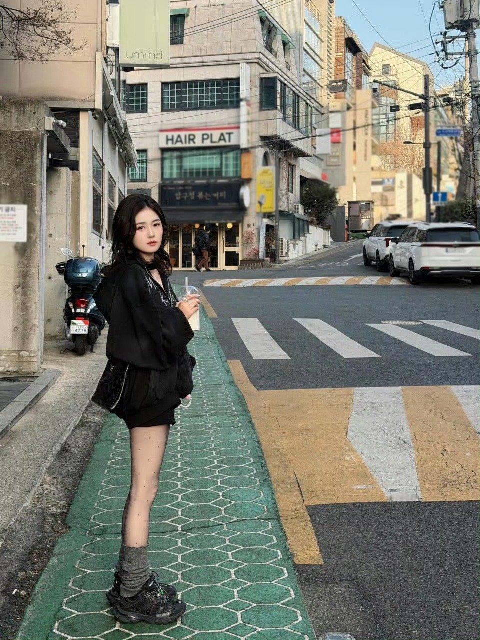 白鹿ins三宫格白鹿外网营业白鹿外网营业，ins三宫格，哇哇哇 