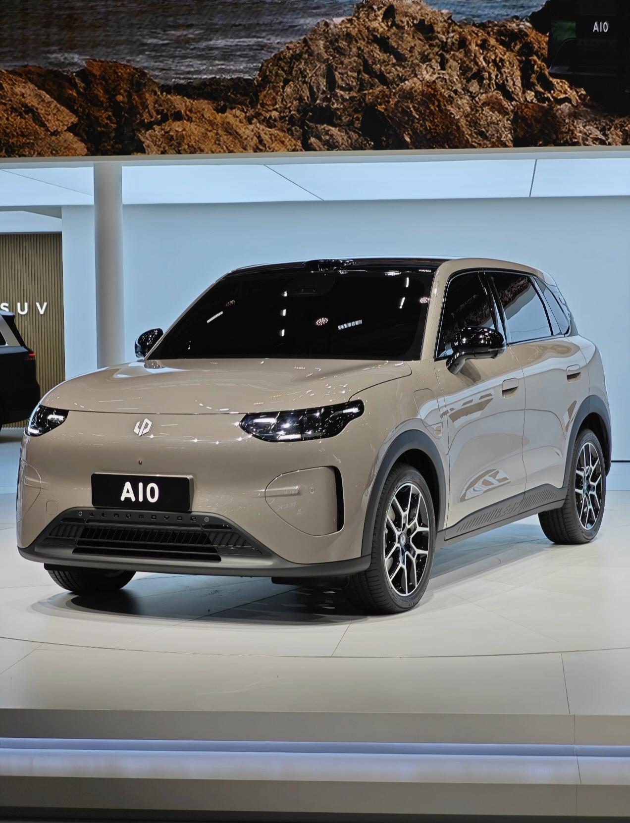 别再说“10万以内只能代步”了，零跑A10把这句话彻底作废。
一句话：这不是一台