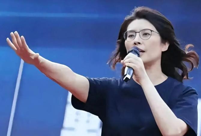 台湾蓝营终于摊牌了！郑丽文公开拒绝“一国两制”，不再模糊回避。这记重拳打向何方？