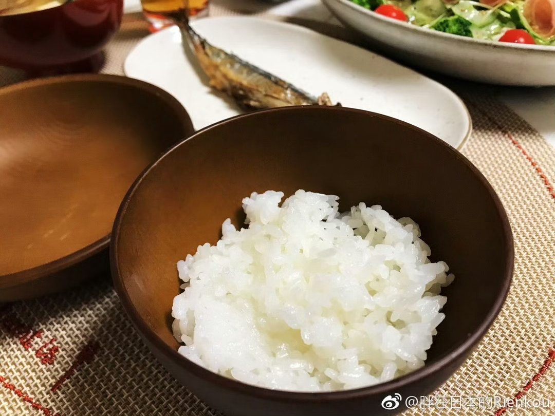 【搬运】2018年10月09日我家餐桌20:30开饭🍚🥢～我家ジジ订的米明天