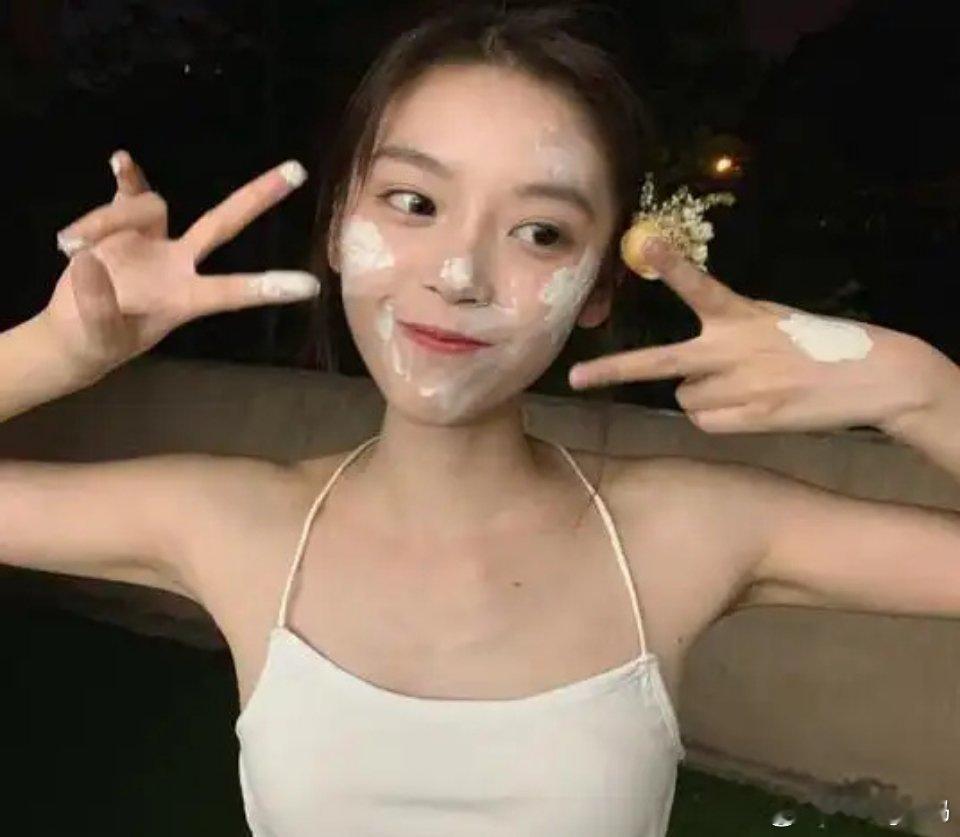 半藏森林 互联网产品经理虽然是大厂外包但这么会踩风口不要命啦？从网红变成ai产品