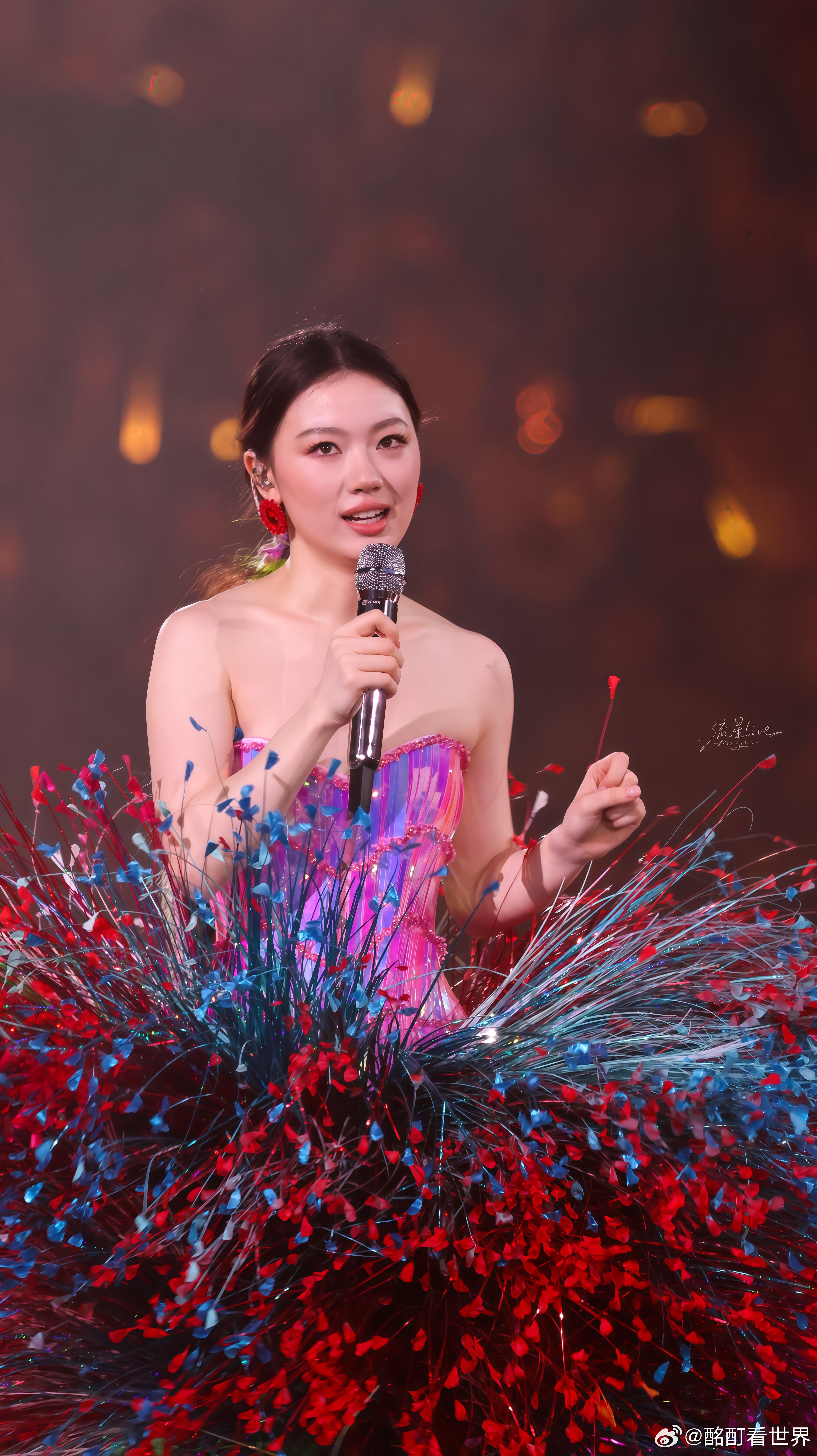 单依纯发长文回应版权单依纯3.29深圳演唱会随拍 