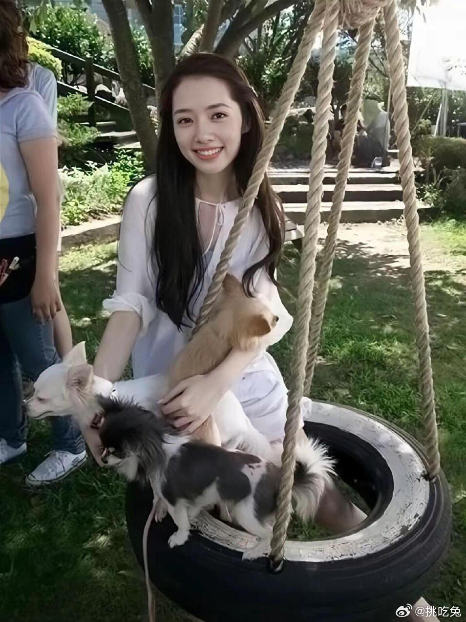 文艺女审美启蒙 她的黑长直为何与众不同？郭碧婷就是够漂亮，才能拍个广告就爆火，以