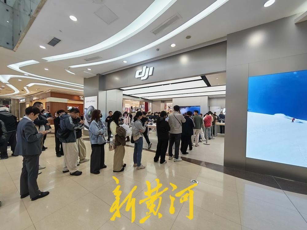 4月16日晚8时，大疆创新正式发售osmo Pocket 4，同步推出标准套装与