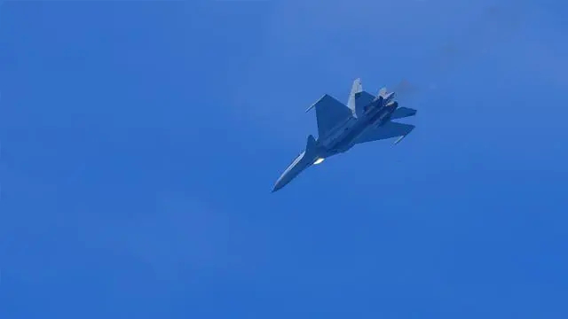 J-15T航炮打靶其实不是“啪啪啪”，就闷闷地“呜嗡”一声，一梭子就出去了 