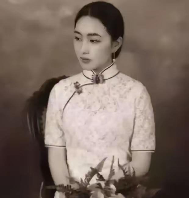 1974年，90岁的杨森迎娶了17岁的张灵凤。洞房之夜，就在杨森要行房时，张灵凤