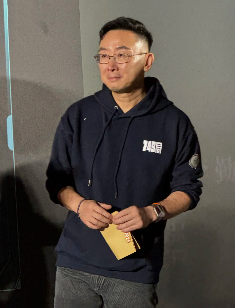 陆川在今天《749局》的首映礼上哭了，连带其他主演也跟着他哭……（据说首映前一个
