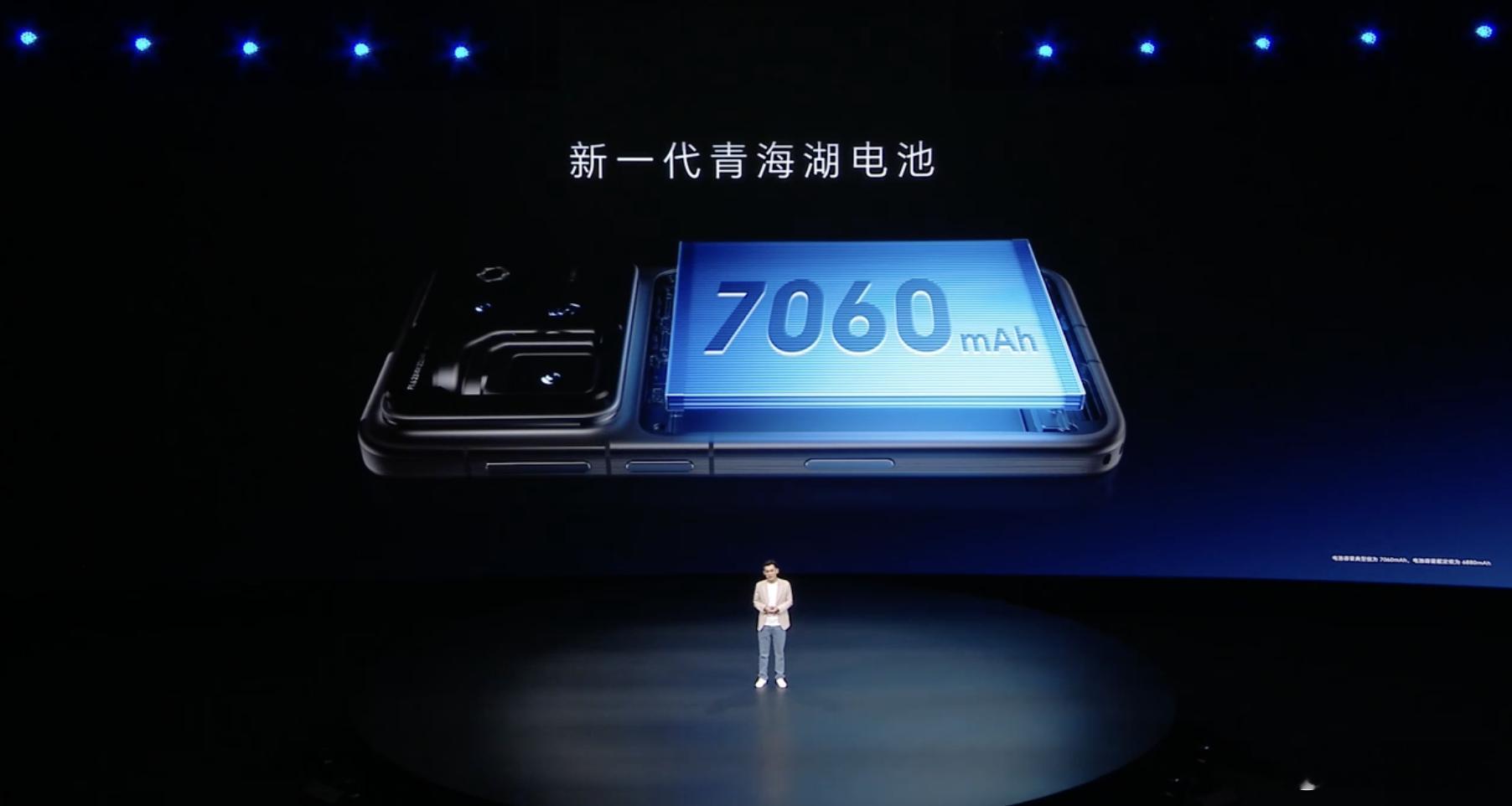 之前一直说今年最具创新的手机之一，必然有荣耀Robot Phone。今天官方介绍