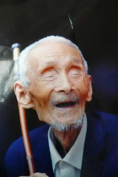 1940年，张自忠将军战死，遗体却落到日军手中，排长郭荣昌得知，率领部队，与日本