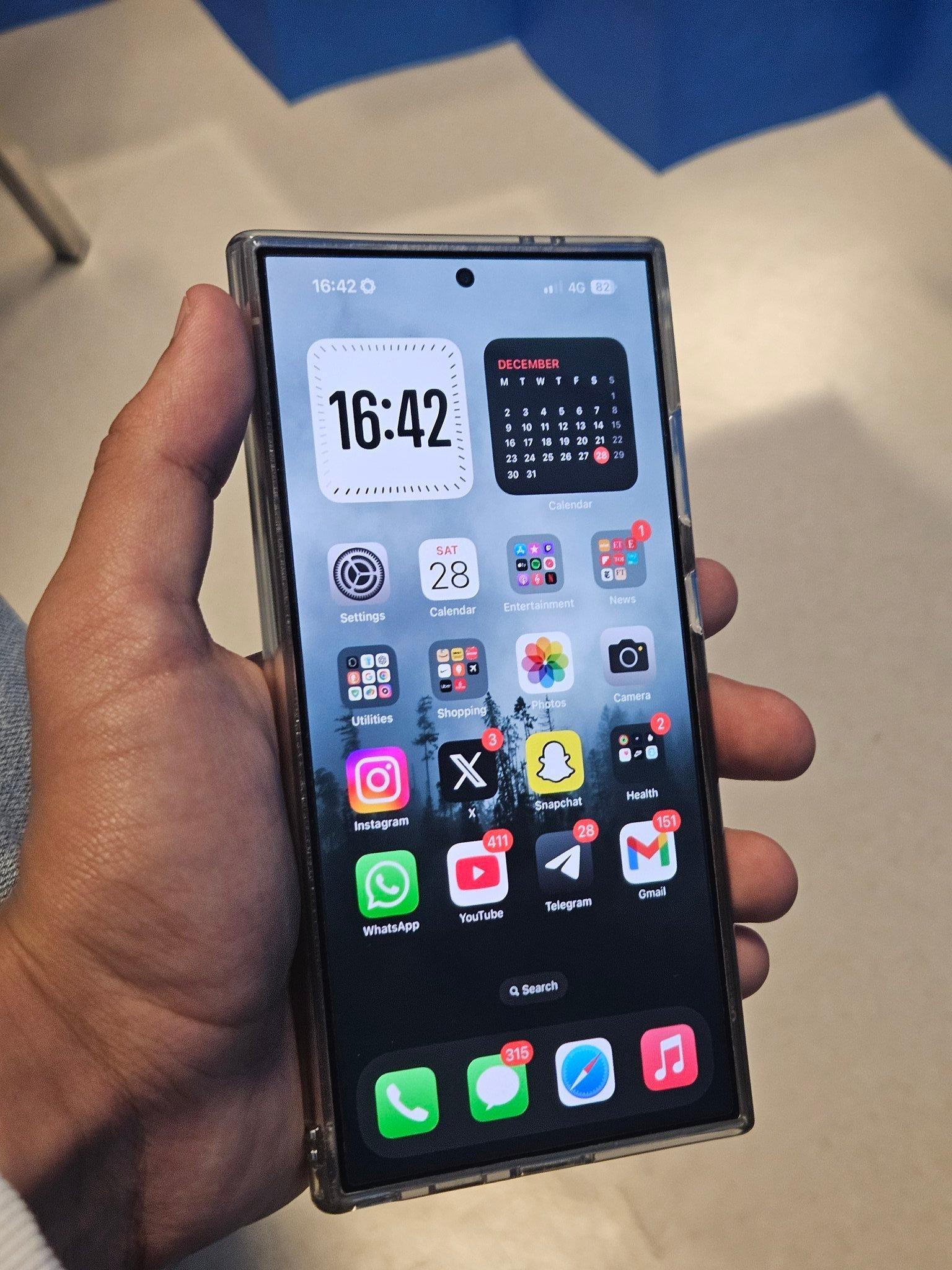 三星s24ultra的外观，iOS18的系统，是机皇了吧。 