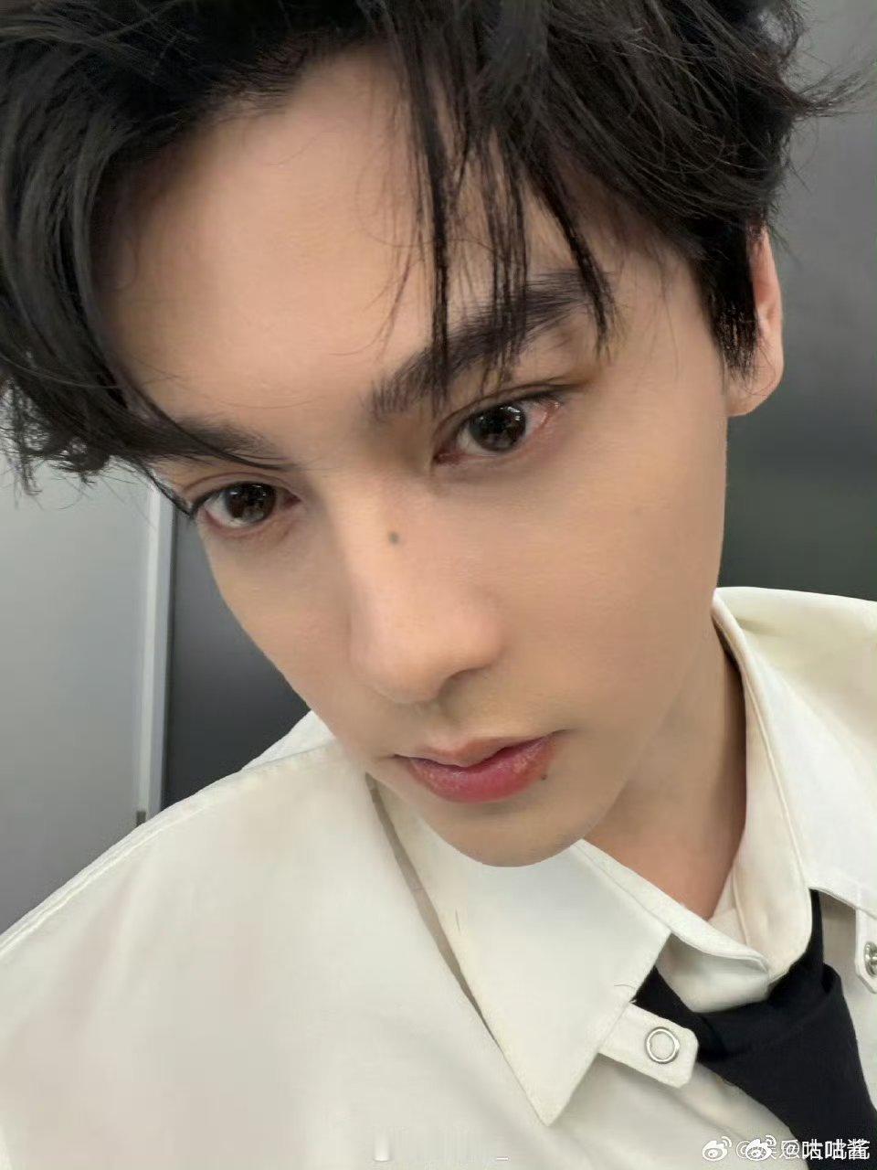 田栩宁2026第一面田栩宁上粉底不卡粉 新年第一面，状态超好的小田 