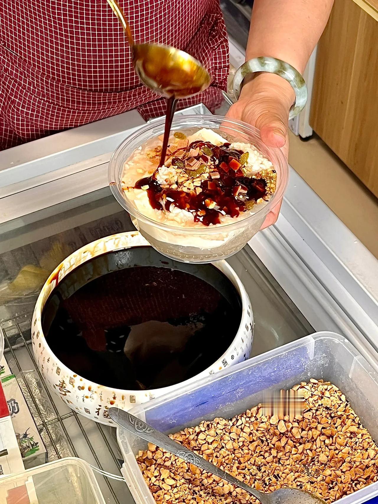 他唯一的缺点就是不能邮寄

久闻大名的醪糟
于是趁着休息日去了！
🍮 玫瑰醪糟