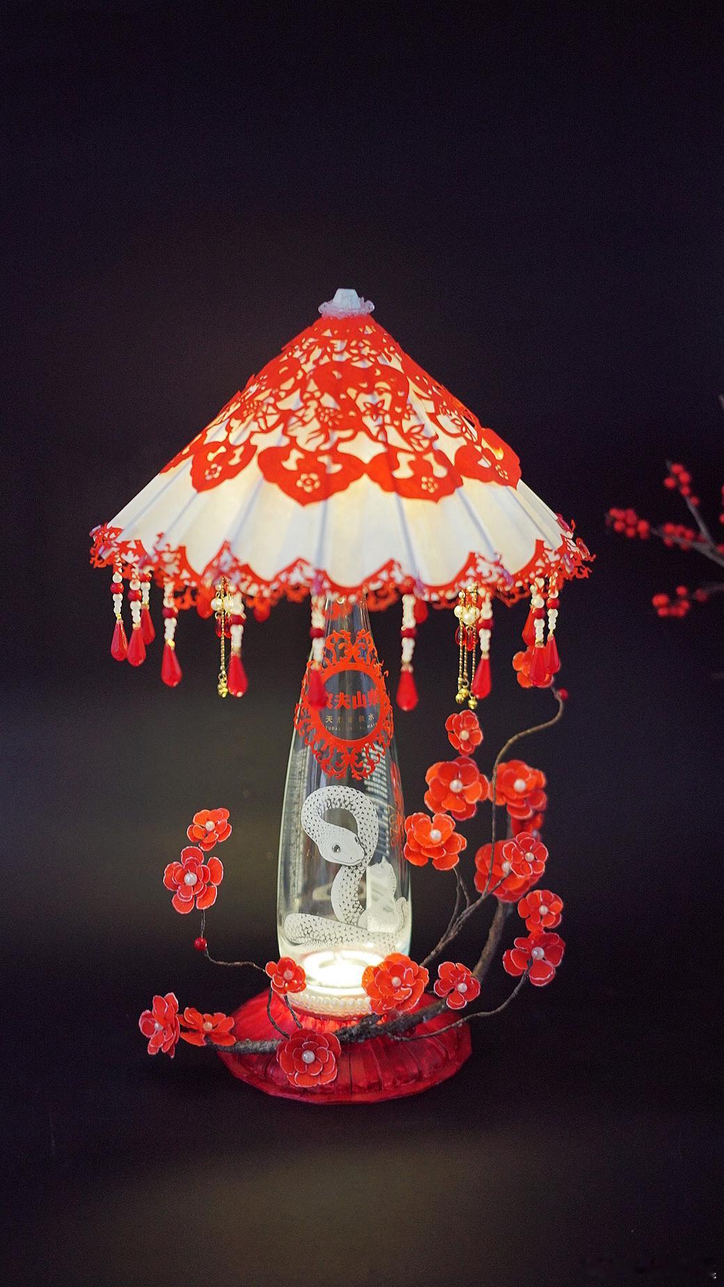 非遗新春，灵蛇献瑞✨今年是非遗大放异彩的中国年。从东到西，从北到南，祖国各地的非