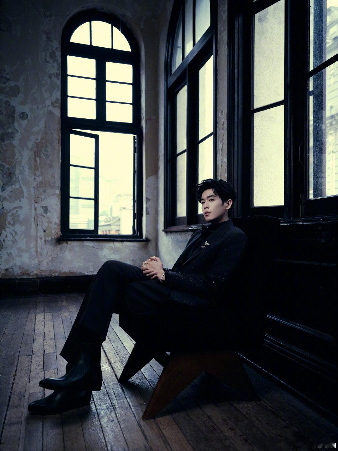 明年开始卷谍战了明年谍战剧这阵容太豪华！肖战演双面特工，张若昀有陈道明监制加持，