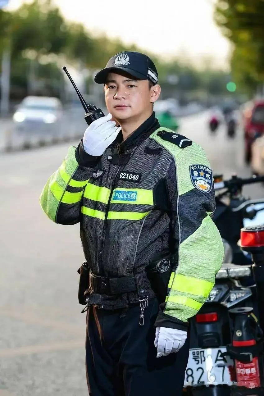 从怀揣梦想的辅警成长为民警，林谭奋斗了11年！

2013年，二十岁刚出头的林谭